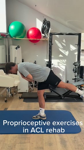 Proprioceptive exercises are key in ACL rehab, helping restore balance, stability and confidence in every movement. Keep up the good work @seppe_vanbeneden . #sensopro #proprioception #proprioceptiontraining #kneesurgery #aclrecovery #stabilitytraining #balancetraining #rehab #footballrehab #kneepain #kneeexercises #aclsurgery | Qinemotion | Facebook