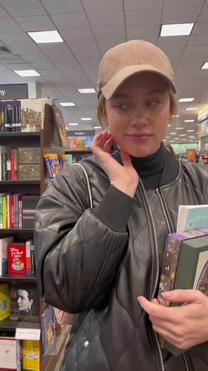 Lili Reinhart (@lilireinhart)’s videos with original sound - Lili Reinhart