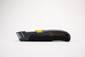 Titan Auto Retractable Safety Knife