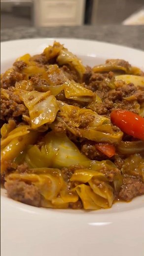 Ground Beef and Smothered Cabbage #cabbagerecipe #beef 🥩🥬😋