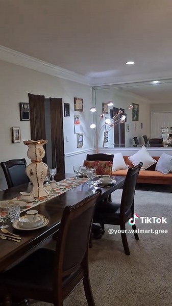 Your Walmart Greeter (@your.walmart.gree)’s video of i work at walmart