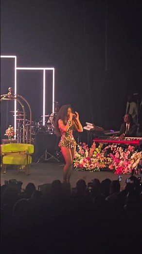 Ari Lennox live in Seattle for the Vaccine Tour