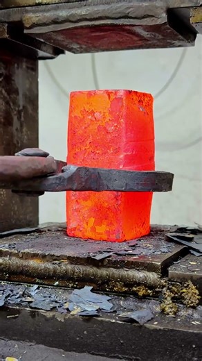 Forging a Damascus-Style Fixed-Blade Knife