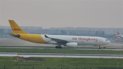 香港华民航空A330落地进港