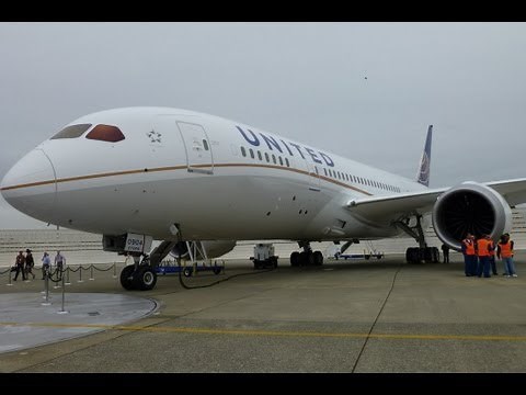 United Airlines Boeing 787 Dreamliner Tour
