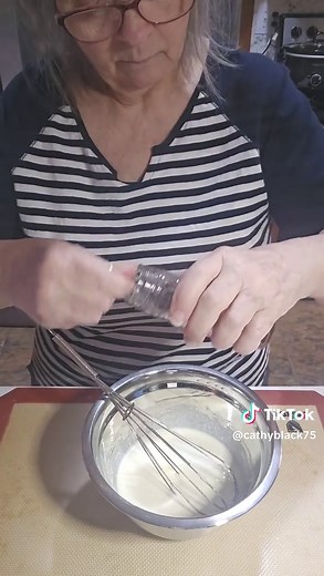 High protein, low carb, low fat and low calorie biscuits 😋! RECIPE at the end that includes macros. You will love these biscuits! #biscuits #bariatriccommunity #lowcarbrecipes #ketorecipes #recipesoftiktok