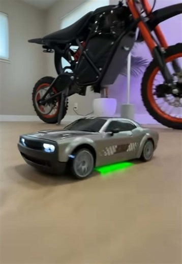 Ultimate 1:24 Scale Challenger Hellcat Style RC Drift Car