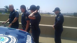 16K views · 343 reactions | PLANTÃO COMANDO AGORA POUCO! Ladrões furtam motos de pátio de guincho em Indaiatuba SP e são perseguidos. Um deles é interceptado no pontilhão da SP 75 no km 52 . Outra motocicleta colide em carro na fuga, e suspeito foge. | Comando Notícia | Facebook