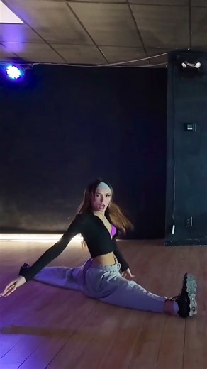 lil splits of course🤭 @itsbbgabs #fyp #foryou #vancouver #dance #duo | dance