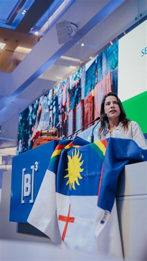 Raquel Lyra on Instagram: "Minha gente, tem decisões que libertam. E se for pra chorar, que seja de alegria. Porque vai ter água e investimento chegando na casa de milhares de pernambucanos. 💧 Hoje a gente fez o que foi adiado por décadas. Escolheu coragem em vez da espera. Responsabilidade em vez do improviso. E quando a gente faz o que precisa ser feito, a história muda. E hoje, a história de Pernambuco mudou para sempre porque a concessão da @compesa_oficial já é uma realidade. E a esperança