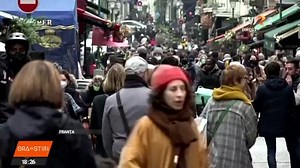 8.7K views · 83 reactions | Creşterea alarmantă a numărului de infecţii aduce noi măsuri sanitare atât în Europa, cât şi peste Ocean. În Franţa, guvernul a aprobat transformarea permisului sanitar în permis de vaccinare, ceea ce înseamnă că, practic, testele se exclud. Iar în Germania, au intrat în vigoare noi restricţii privind întâlnirile persoanelor care nu stau sub acelaşi acoperiş https://bit.ly/3eM7PX7 | Ştirile TVR | Facebook