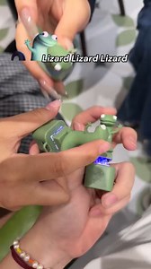 🐍 Lizard Keychain with Rechargeable LED Light·Realistic Croak: This keychain transforms into a fun toy for kids and adults. It features a realistic croak sound, adding an auditory element to the decompression experience. | Cordialet