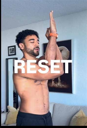 If your neck feels tight, your traps are always tense, and your upper back feels stuck… this is probably why. Most of us spend hours looking down at phones, sitting at desks, or training hard without giving our upper spine the movement it needs. These 5 drills help: • open your cervical spine • release tight traps • reduce tension that leads to headaches • restore movement to your upper back And the best part? It only takes 4–5 minutes. Your body adapts to what you repeat. Teach it relief. Save 