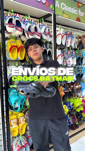 Envío Crocs Batman 🦇🔥 Otro envío que sale 🚚 Crocs inspiradas en Batman, uno de los modelos más pedidos por su diseño oscuro y poderoso. Cuando el modelo gusta, se agota rápido. 📍 Guadalupe • Chepén • Pacanguilla 🕙 10 am – 9 pm 🚚 Envíos a todo el país 📲 Pedidos: 51 913 692 657 #Urban15Crocs #Batman #CrocsOriginales #EnviosNacionales #CrocsPeru