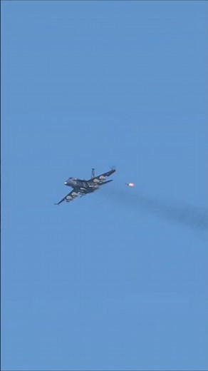 F/A 18C Fighter Jet Executes Missile Launch on Locked Target!