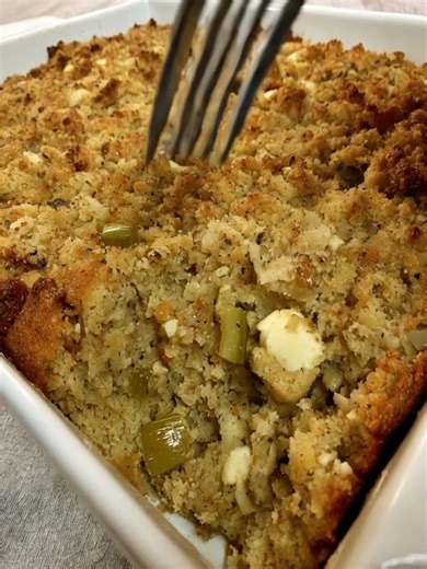 🥣 Cornbread Dressing 🧁 Ingredients 1 pan of cornbread (about 8 cups crumbled) 4 cups day-old white bread, cubed 1 stick (½ cup) unsalted butter 1 large onion, finely chopped 3 celery stalks, finely chopped 2–3 cups chicken or turkey broth (as needed) 2 large eggs, beaten 1 tbsp poultry seasoning (or 1½ tsp sage 1½ tsp thyme) Recipe in First Coʍmеոτ 💬👇 | My Heavenly Recipes