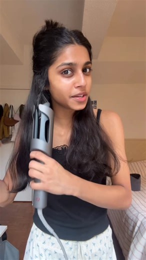 Harika Gongalareddy on Instagram: "isaac newton? i love it @tymo_fashiontech #curlyhairstyle #curlingiron #hairstyles #curlingtutorial #browngirl"