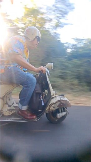 Vespaan di Afrika Van Java.