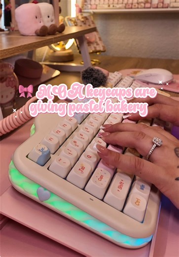 Unboxing the Adorable YUNZII C98 Wireless Mechanical Keyboard