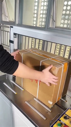 A securely bundled cardboard box packing machine Fully automatic baling machine manufacturer.