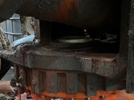 设备保养是生产的基石，细致养护才能让机械始终保持高效运转，避免故障停工带来的损失