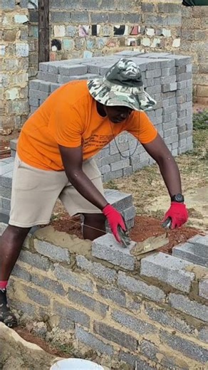 Brick laying | Maxi bricks | foundation box