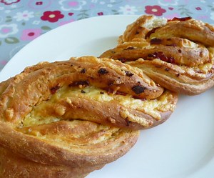 Pepperoni & Cheese Twist Bread - Easy Recipe