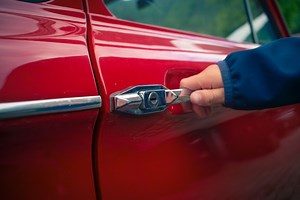 Here’s a Genius Hack to Rescue Keys From Locked Car