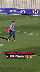 ATLÉTICO PLAYERS TRAIN BAREFOOT AS PART OF RECOVERY!🦶🔥Atlético de Madrid held an unusual session today, with players training barefoot as part of a regenerative recovery routine!😱💪#AtleticoMadrid #LaLiga #Soccer #Futbol #Training | Marca in English