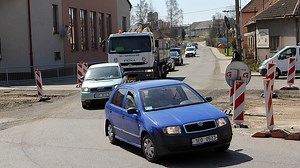 Pro řidiče ve Žďáře bude jaro kruté, uzavírky obklíčí město ze všech stran - iDNES.cz