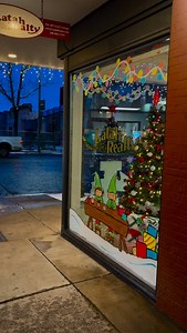 We made the finals for DeLIGHTful Downtown! 🎄🎉 If you like our display, help us defend our title! 👀✨ 👉 LINK IN BIO TO VOTE #MoscowID #DeLIGHTfulDowntown #LightUpTheSeason #communitylove | Latah Realty