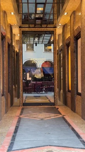 Nach einer Woche voller Behandlungen, strahlender Haut und zufriedener Patient:innen darf’s am Freitag auch mal etwas leichter zugehen. Denn gute Laune ist bekanntlich ansteckend und davon gibt’s bei uns zum Glück genug. Und für alle, die das Wochenende für sich nutzen wollen: Wir sind auch Samstags für euch da! Also: rein ins Wochenende, mit einem Lächeln im Gesicht und strahlend gesunder Haut. OWN YOUR SKIN ⏱️Öffnungszeiten: Mo - Fr: 08:00 - 19:00 Sa: 08:00 - 16:00 📍Wo? SKN Dermatology and Ae