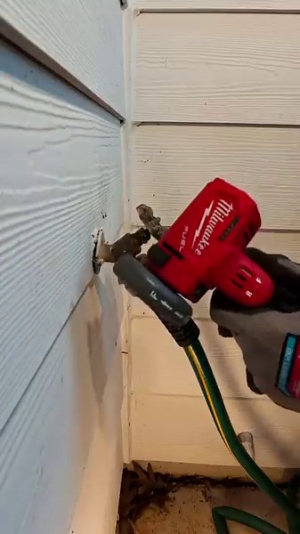 824K views · 1.2K reactions | Removing a stubborn garden hose  Last call of the day. Customer had a hose he couldn’t remove from an outdoor spigot. I was able to surgically remove it with the 3 inch cut off tool #plumbing #plumber #diy #fyp #reels #homerepair #plumbingrepair #foryou #plomero #handyman | The Plumberlorian | Facebook