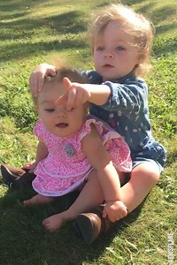 Deaf girl teaches her deaf sister how to sign 'bird' 😍 | LADbible