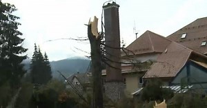 VIDEO. Stațiunea Stâna de Vale, devastată de furtună. Ar putea rămâne mai multe săptămâni fără energie electrică