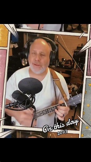 El Scorcho (Weezer) acoustic cover on a banjolele