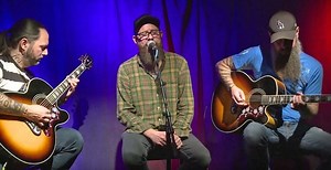 IN FLAMES Performs Acoustic Version Of 'In My Room' (Video)