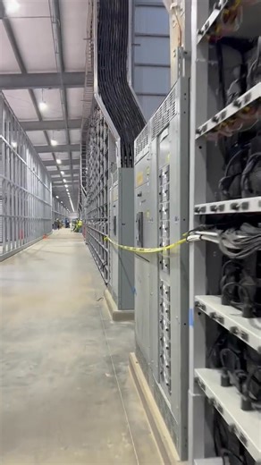 At Riot’s massive Bitcoin mine in Texas, computers crunch trillions of calculations every second, racing the world to unlock the next piece of the blockchain. | Sidra Chain