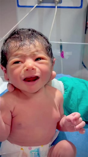 New baby crying #babyfirstmoments #newbornlife #baby #newbabyborn