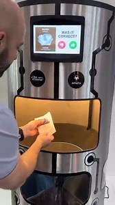 Ameru.ai 智慧垃圾桶是一款採用 人工智慧（AI）、電腦視覺和邊緣運算技術的創新垃圾分類設備。 它能自動識別投入物品的材質與類型，並精確分類為可回收、不可回收等類別，無需人工干預。這項技術不僅提升了回收效率，還降低了分類錯誤，並且使用邊緣運算進行即時處理，提升了速度並保障了資料隱私。這款智慧垃圾桶是推動智慧城市和永續環境管理的未來解決方案。 | CIIS 中華創新發明學會 Chinese Innovation & Invention Society