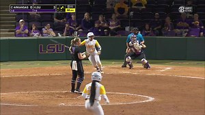 🔻4| Daniel registers two ribbies after ripping that one down the left field line. UCA - 0 LSU - 5 📺 SECN | @Sierrad0303 | LSU Softball