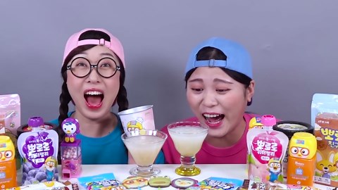 Mukbang tteokbokki spicy noodle 직접 만든 뽀로로 떡볶이 짜장면 먹방 DONA 도나
