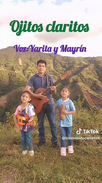 Talento puro y natural🌟 Disfruten esta versión acústica de 'Ojitos Claritos' con Yarita y Mayrín. 🎸🎤 Grabamos este video en vivo, solo guitarra, güiro y sentimiento, para que sientan la magia de sus voces.Dale play y comparte esta cumbita🔥❤️ ​#YaritayMayrin #OjitosClaritos #CumbiaAcustica #TalentoInfantil #EnVivo