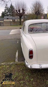 Peugeot 403-7 avec une calandre de 8CV | L'Automobile Ancienne