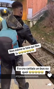Gag hilarant : L'homme qui ne veut pas lâcher sa tête