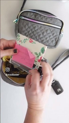 Sew a cute wristlet wallet with me!