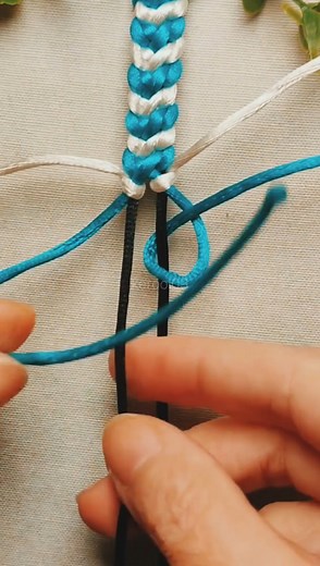 How to make a macrame cross knot bracelet🤍💚 | Kerol03