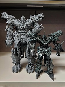 Studio Series Titan AOE Grimlock Size Comparison With Leader