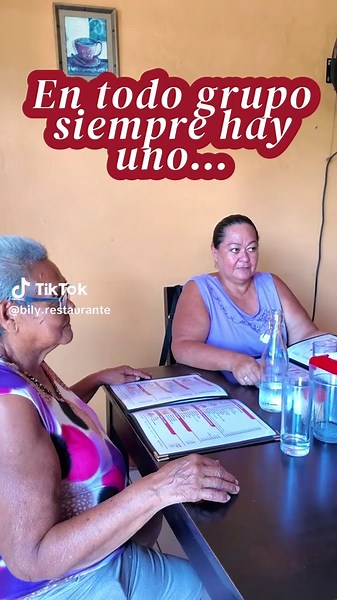 😂🍽️ En todo grupo siempre hay uno… 🍽️😂 El que jura que no va a pedir nada… Hasta que ve esto 👀🔥 Y termina siendo el que más come Porque cuando la comida está buena… nadie se resiste 😏 Etiquete aquí al que siempre hace eso 😂 📲 Escribinos a WhatsApp: 6327 0065, ó llámanos 2477 8576 🚗 Llega con este link: https://maps.app.goo.gl/uSCVLhNzWBQae14a6?g_st=iwb 📍 Santa Rosa de Pocosol, Pavón