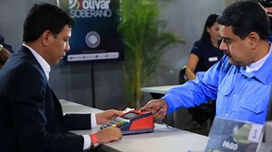 Maduro adquirió el primer certificado de ahorro en oro de Venezuela: “Me acabo de comprar un lingotico”